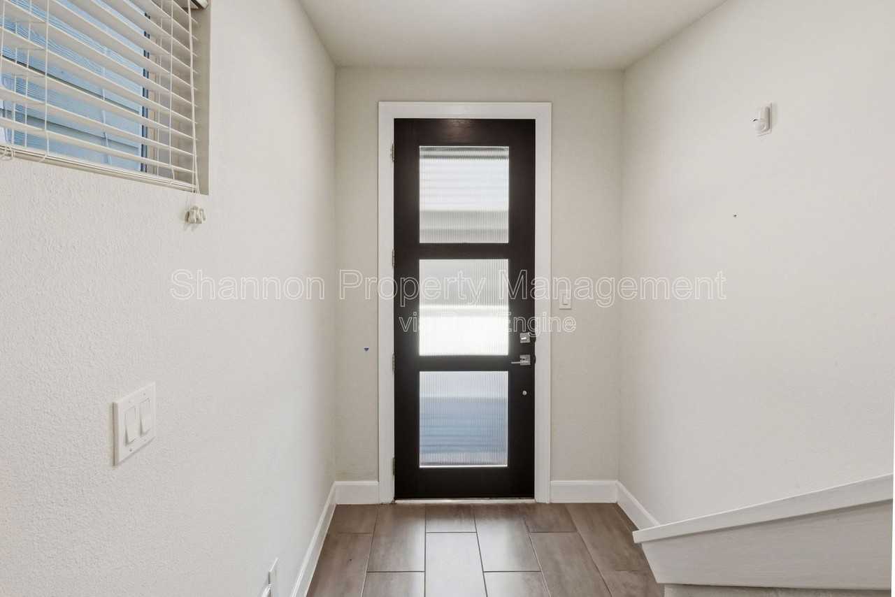 3024 Charline Ave - Photo 4 of 40