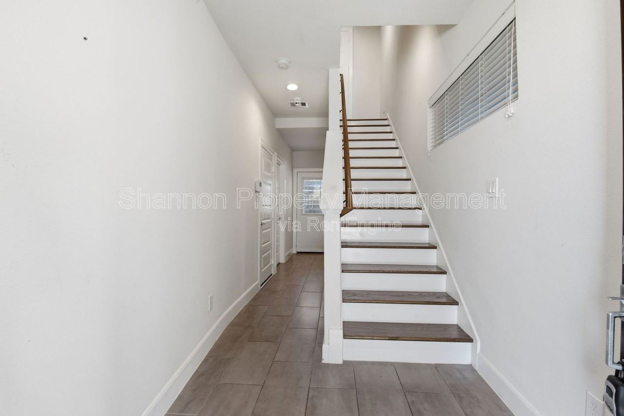 3024 Charline Ave - Photo 5 of 40