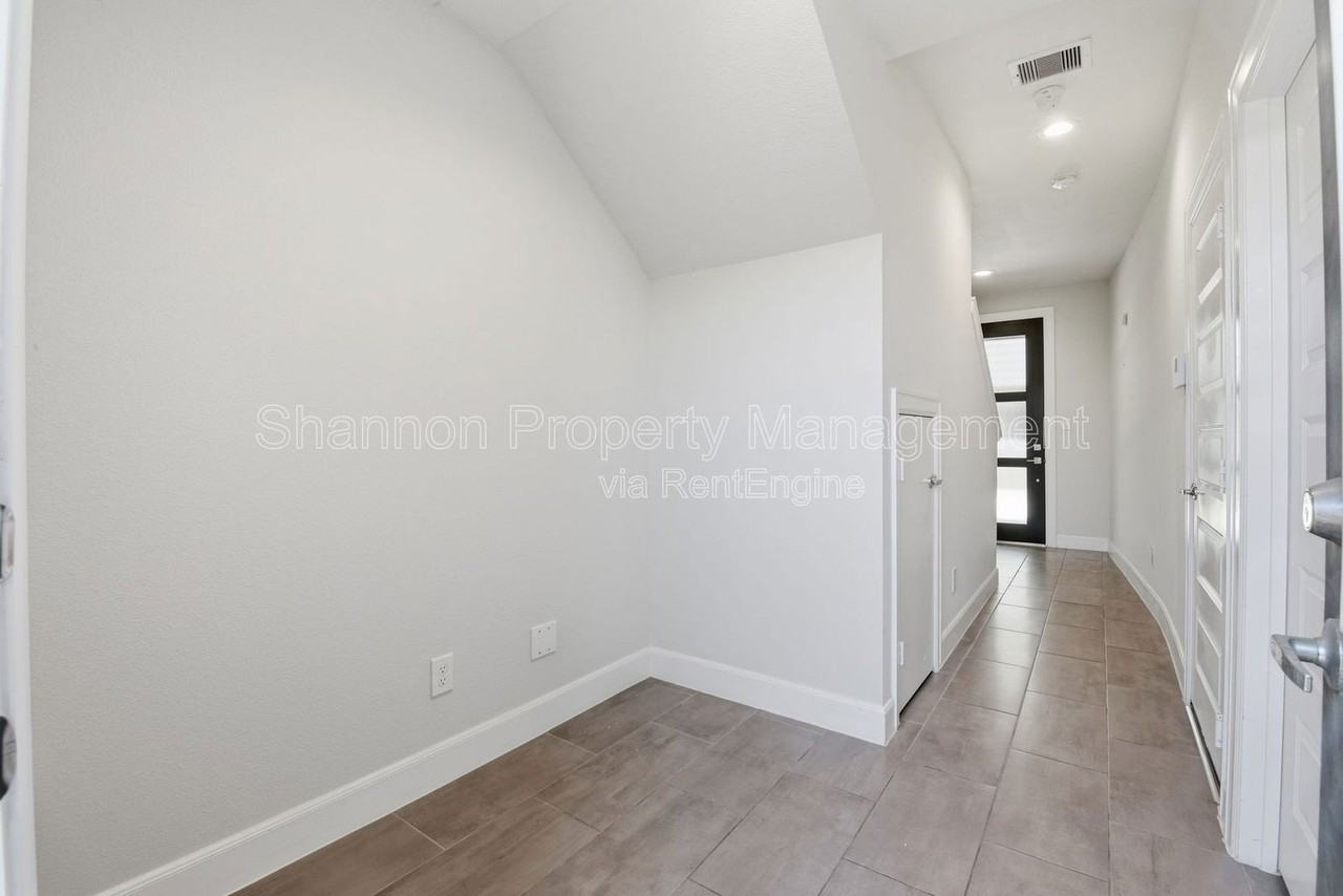 3024 Charline Ave - Photo 6 of 40