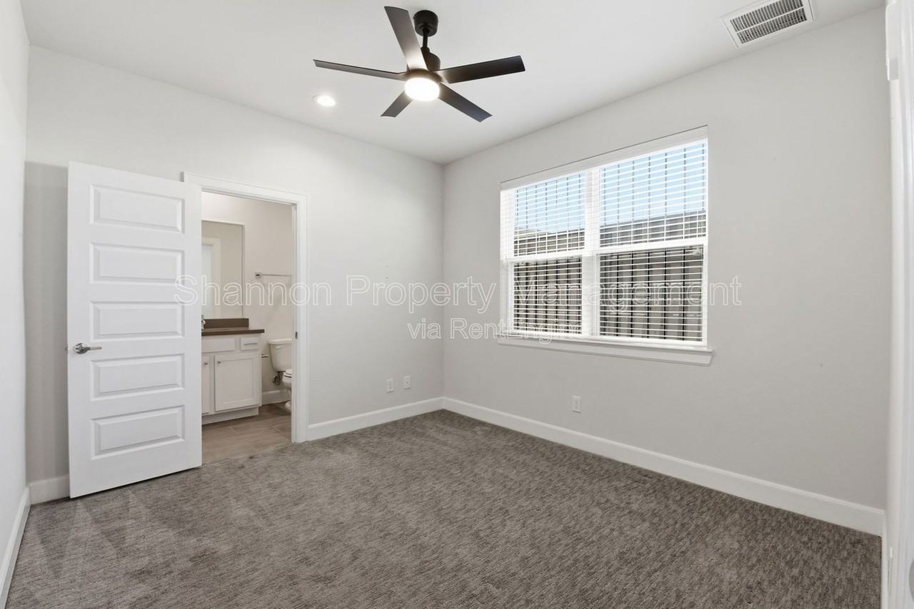 3024 Charline Ave - Photo 7 of 40