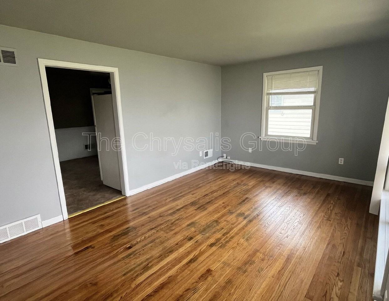 309 Iowa Ave - Photo 2 of 11