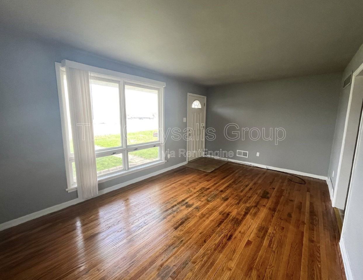 309 Iowa Ave - Photo 3 of 11