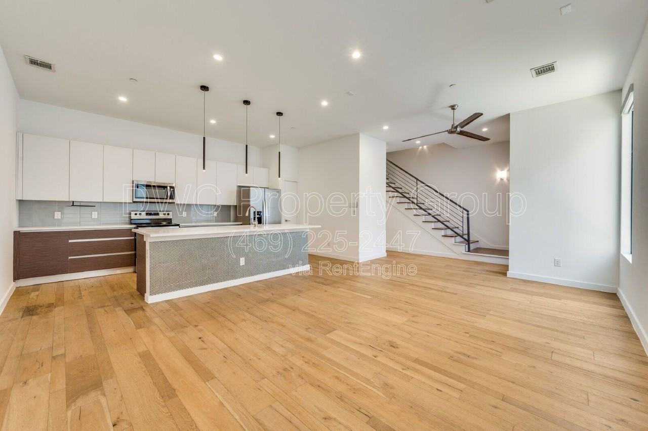 2711 Kimsey Dr - Photo 4 of 17