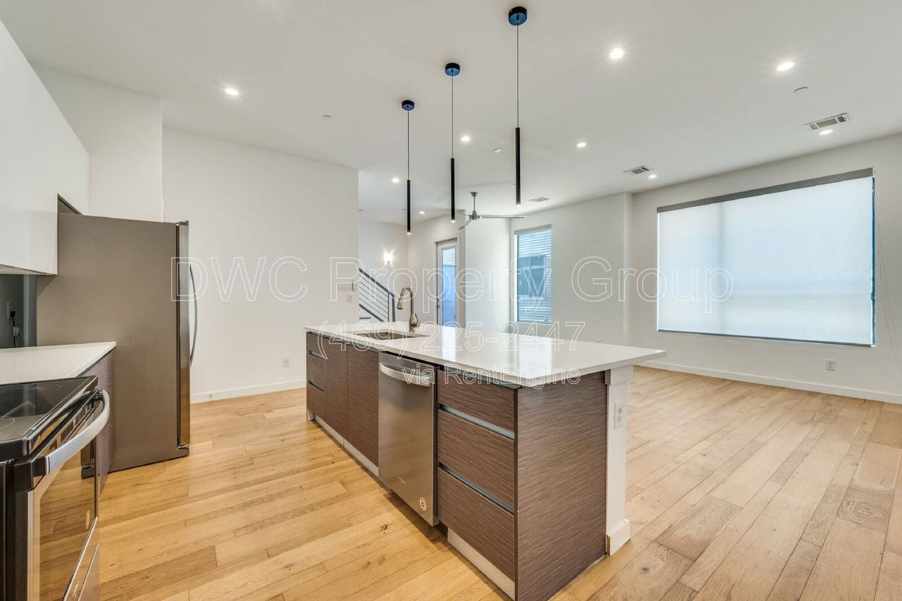 2711 Kimsey Dr - Photo 5 of 17