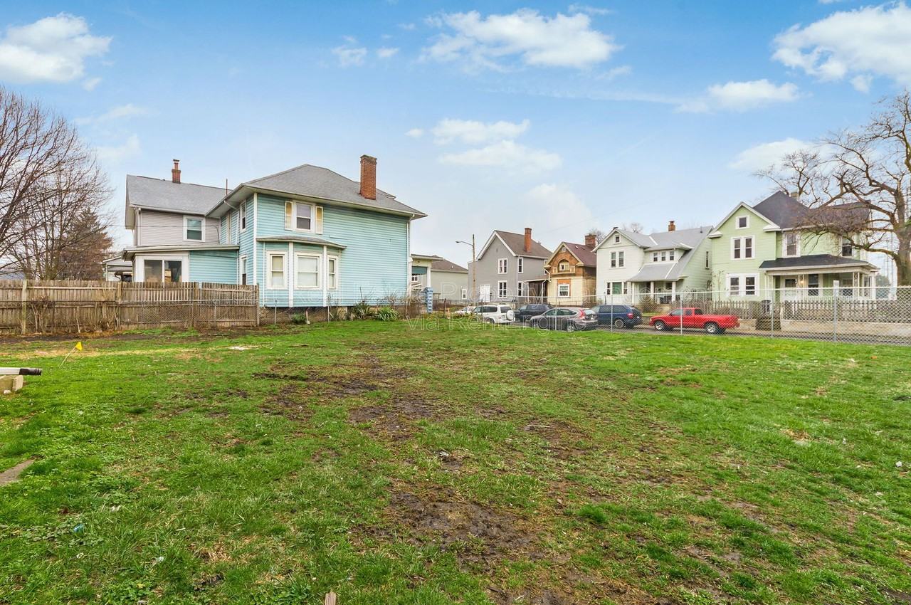 1044 Sullivant Ave - Photo 4 of 34