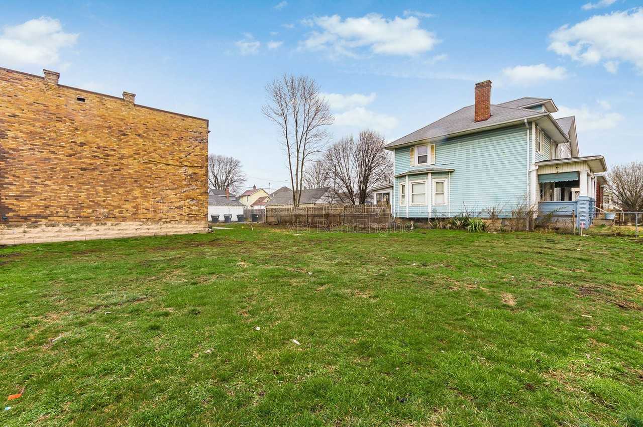 1044 Sullivant Ave - Photo 5 of 34