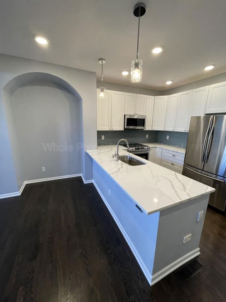 2737 W Greens Dr - Photo 2 of 41