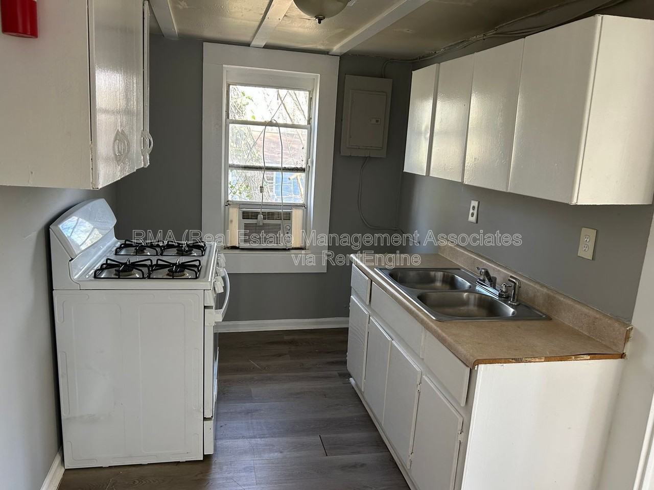 526 N 8th St - Photo 2 of 6