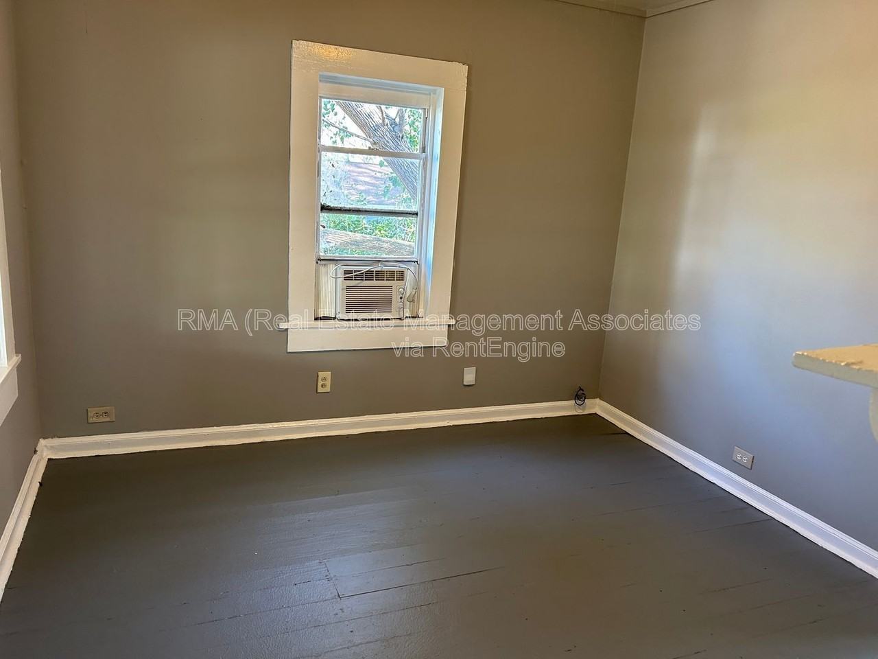 526 N 8th St - Photo 3 of 6