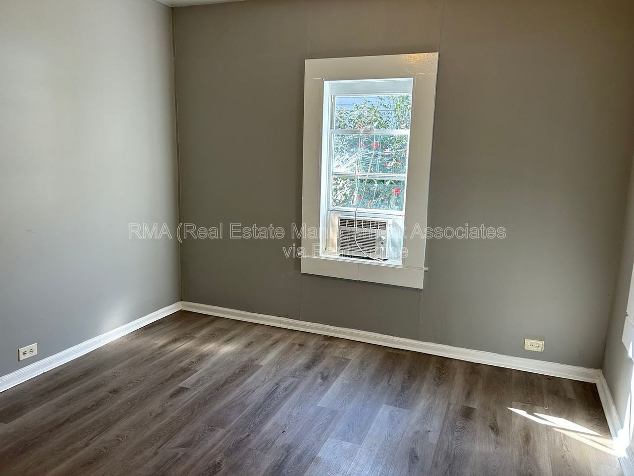 526 N 8th St - Photo 4 of 6