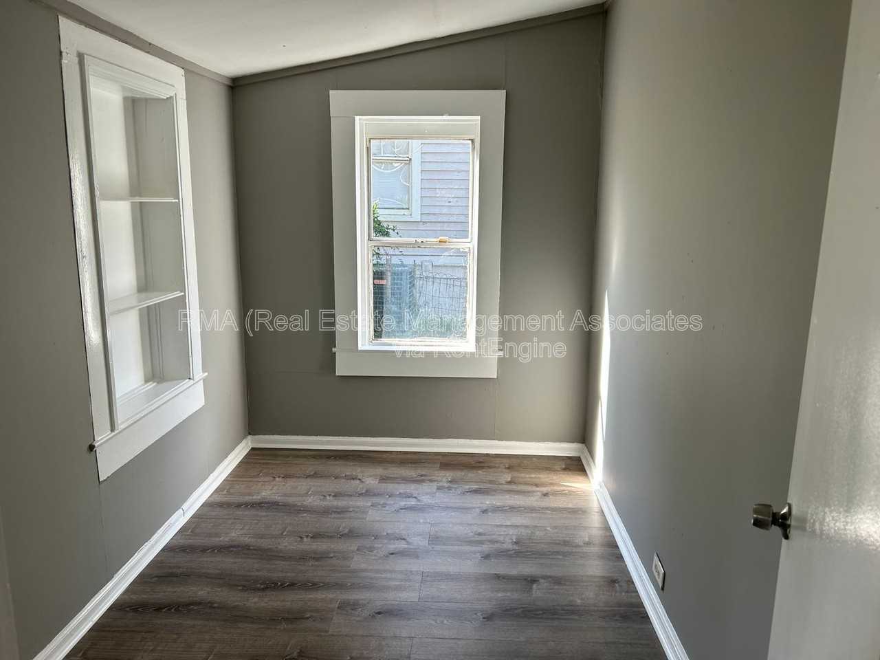 526 N 8th St - Photo 5 of 6