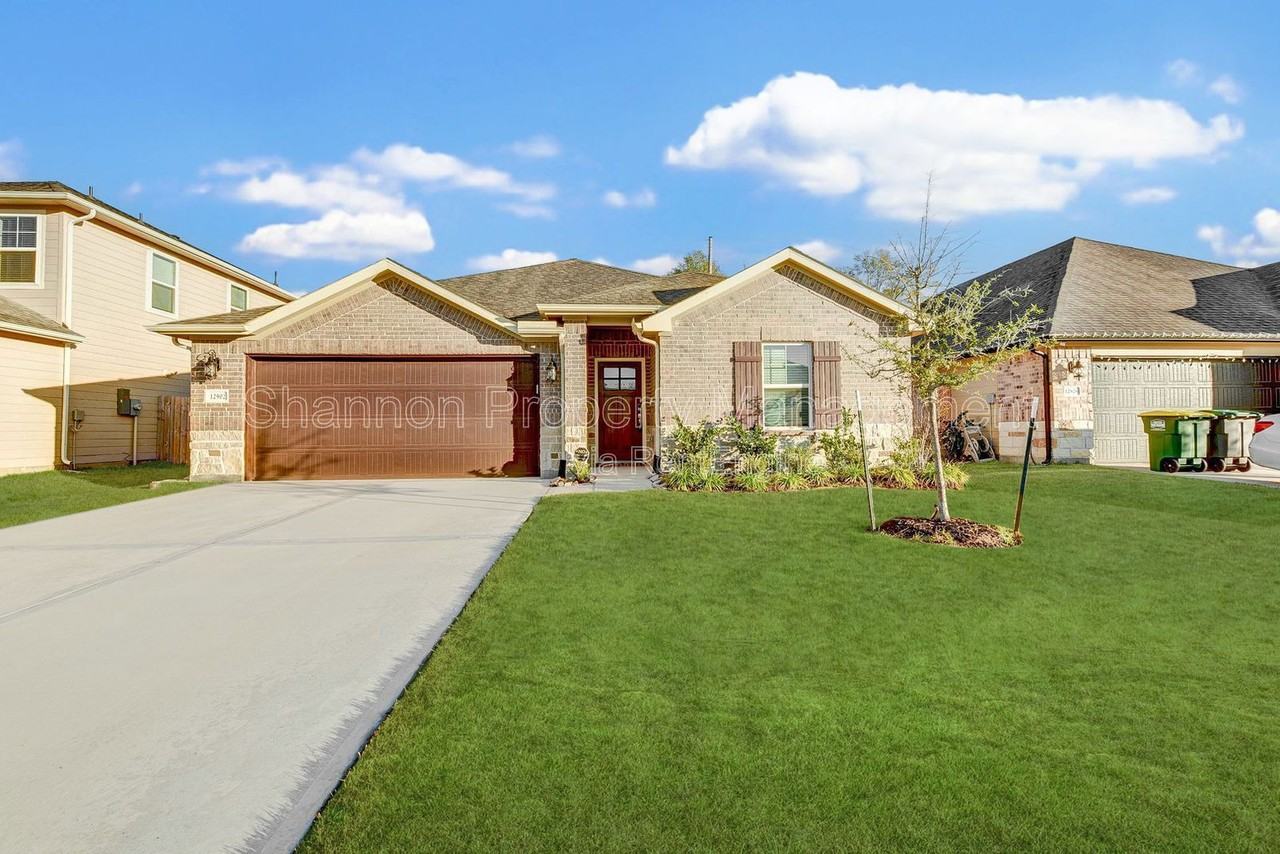 12902 Royal Ann Way - Photo 3 of 31