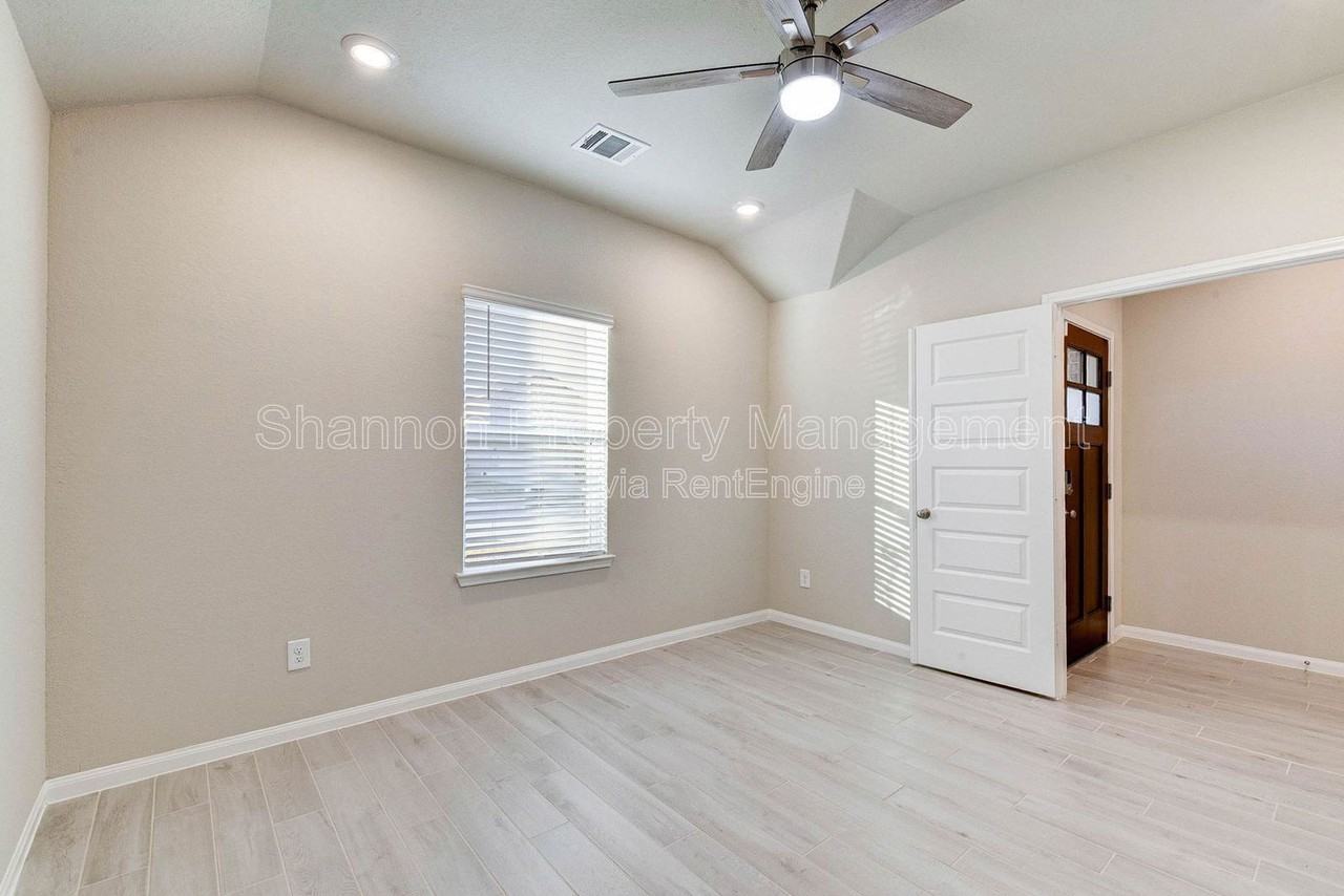 12902 Royal Ann Way - Photo 7 of 31