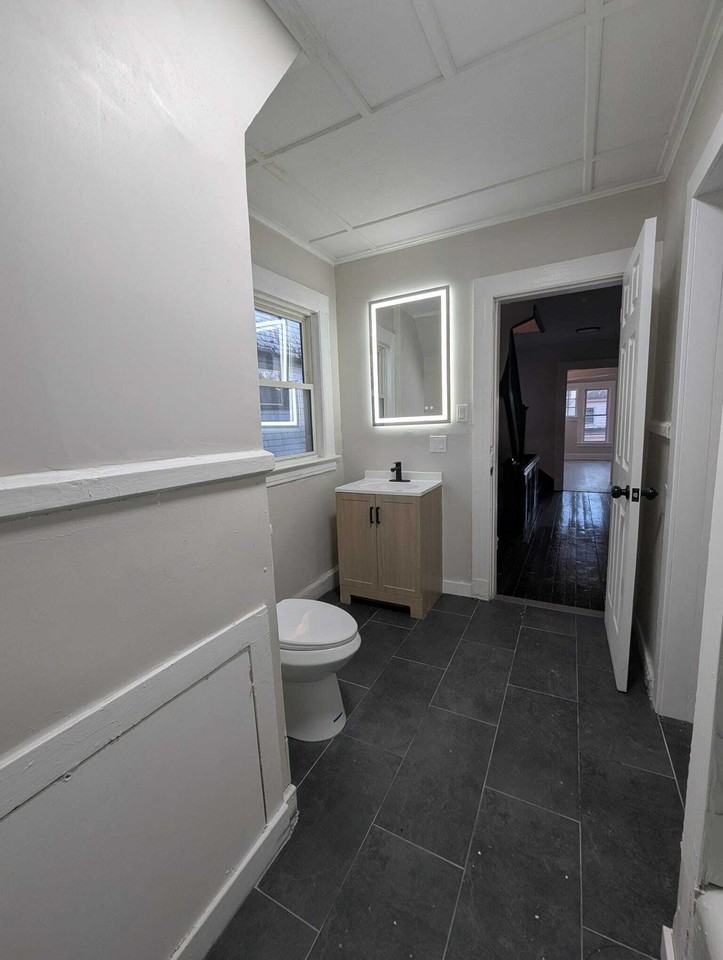 184 Buckingham St #2 - Photo 5 of 9