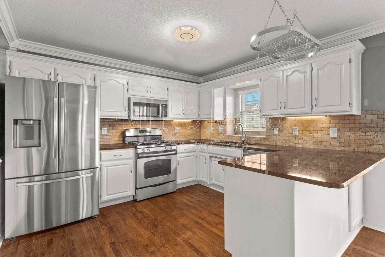 824 Se 11th Ter - Photo 3 of 40