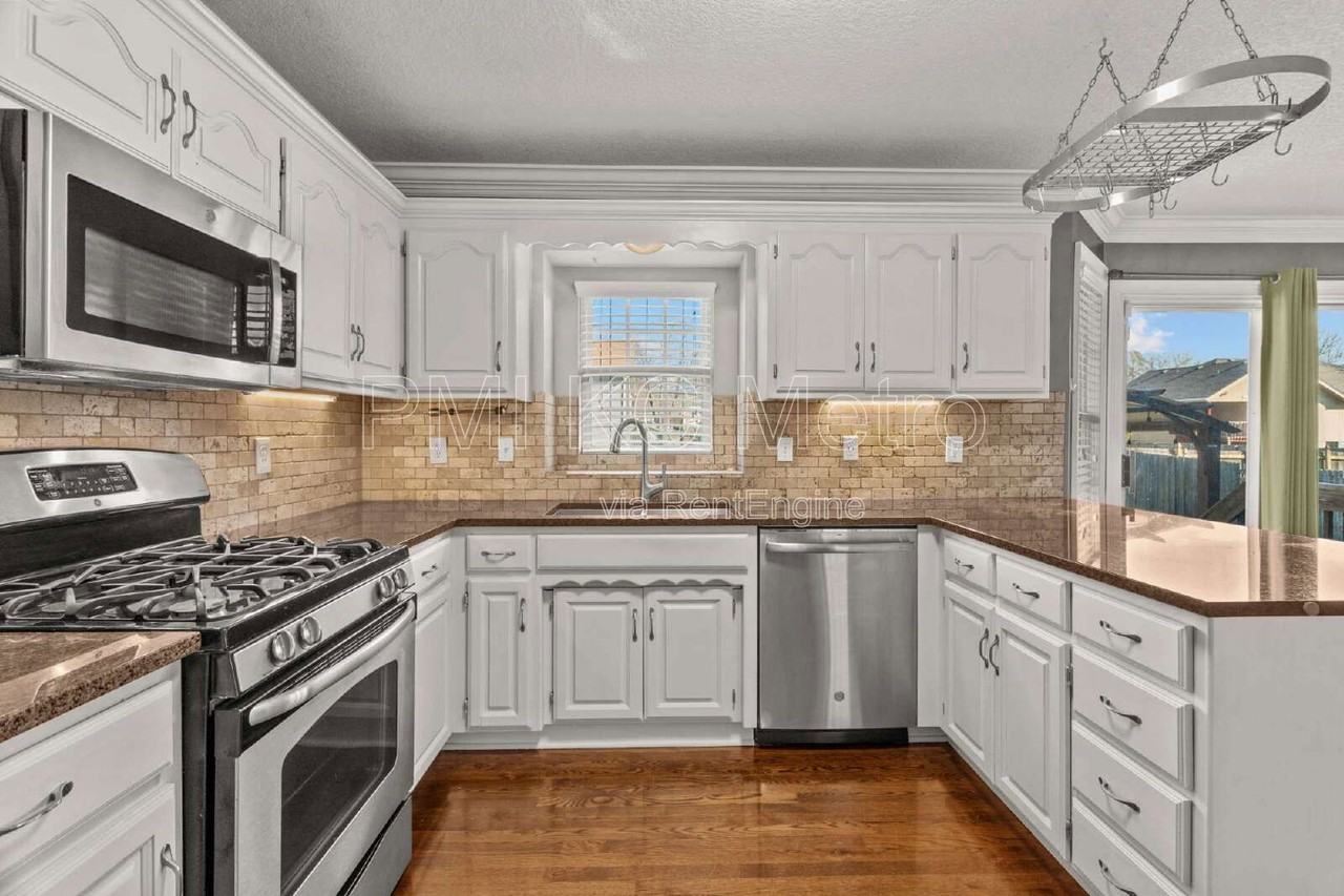 824 Se 11th Ter - Photo 4 of 40