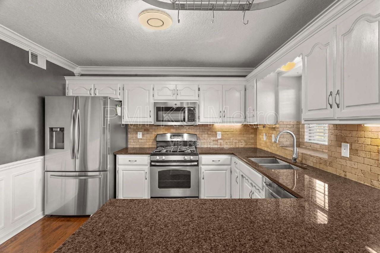 824 Se 11th Ter - Photo 5 of 40