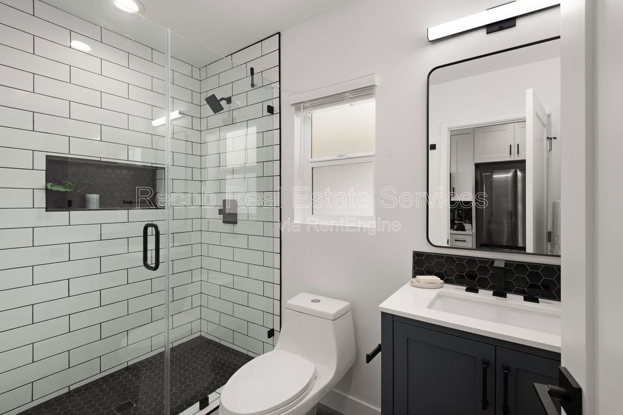 1710 Hanford Dr #1706 - Photo 7 of 18