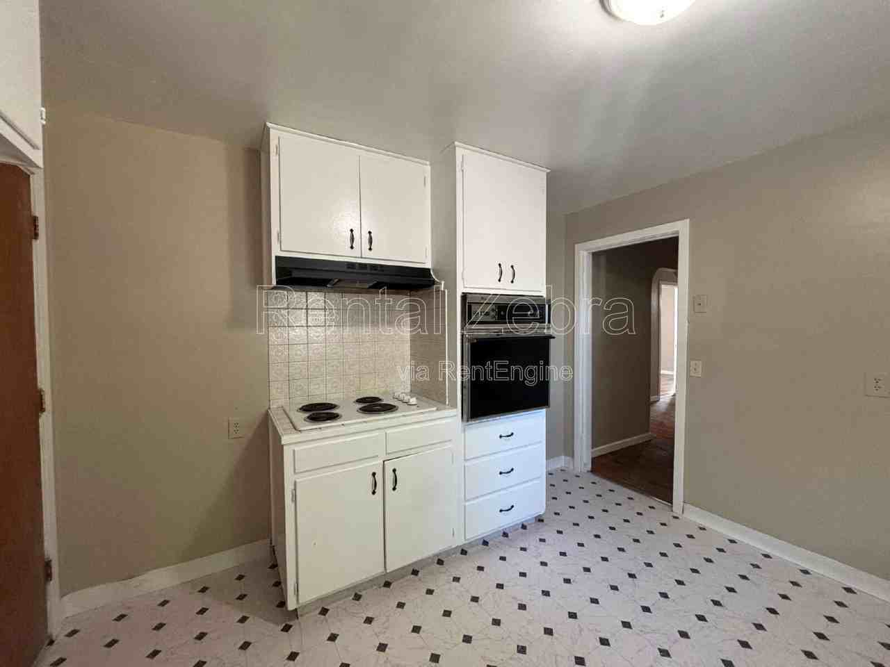 1531 Marguerite St - Photo 5 of 28