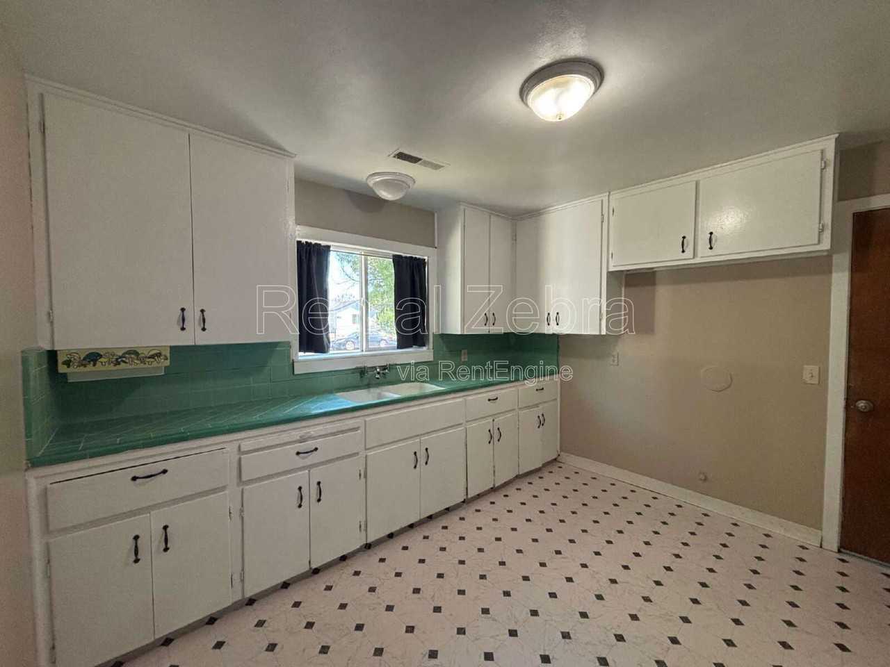 1531 Marguerite St - Photo 6 of 28