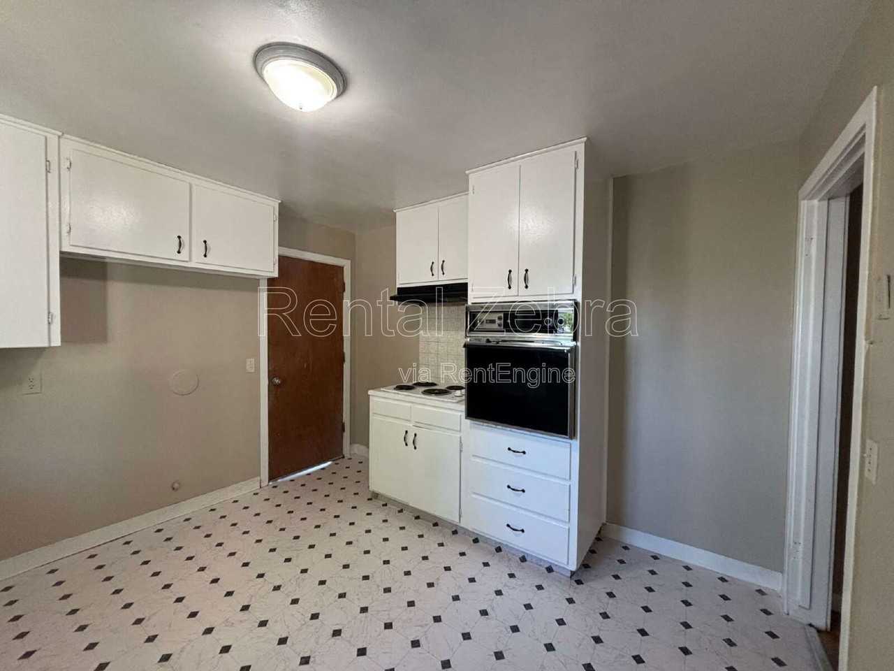 1531 Marguerite St - Photo 7 of 28