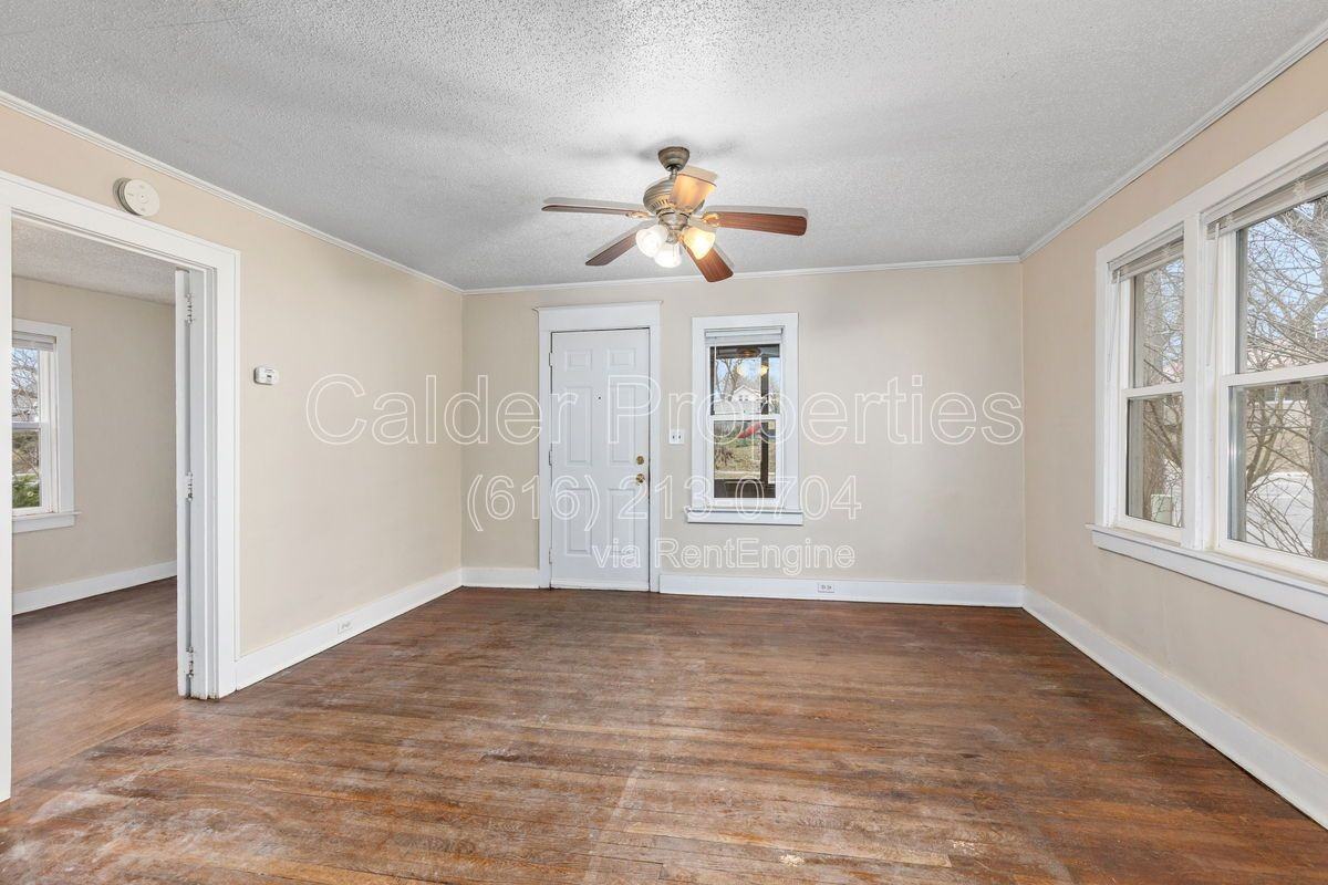 950 Merritt St Se - Photo 3 of 22