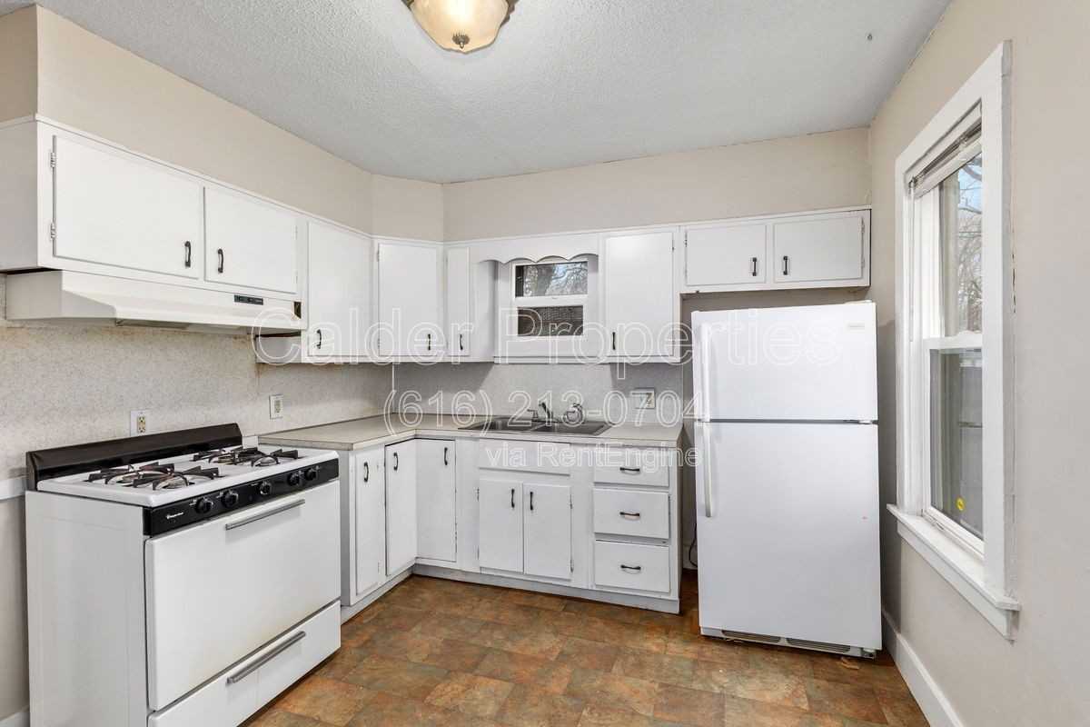 950 Merritt St Se - Photo 5 of 22