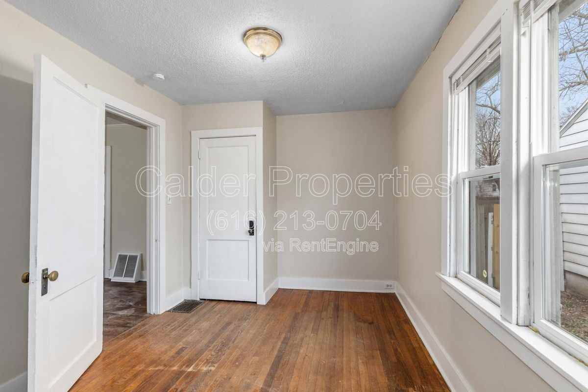 950 Merritt St Se - Photo 7 of 22