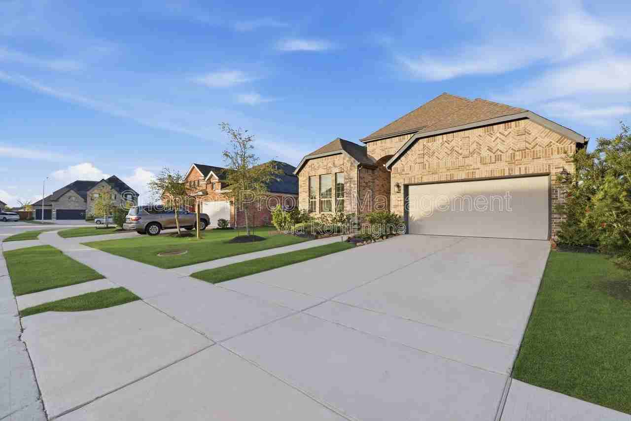 9515 Willard Drive - Photo 2 of 43