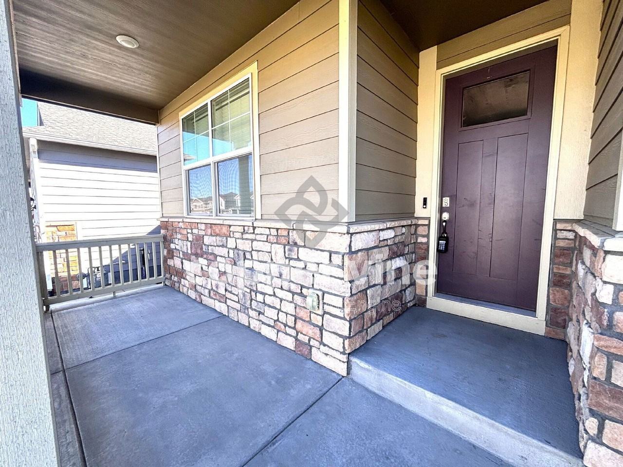 9894 Ceylon St - Photo 3 of 42