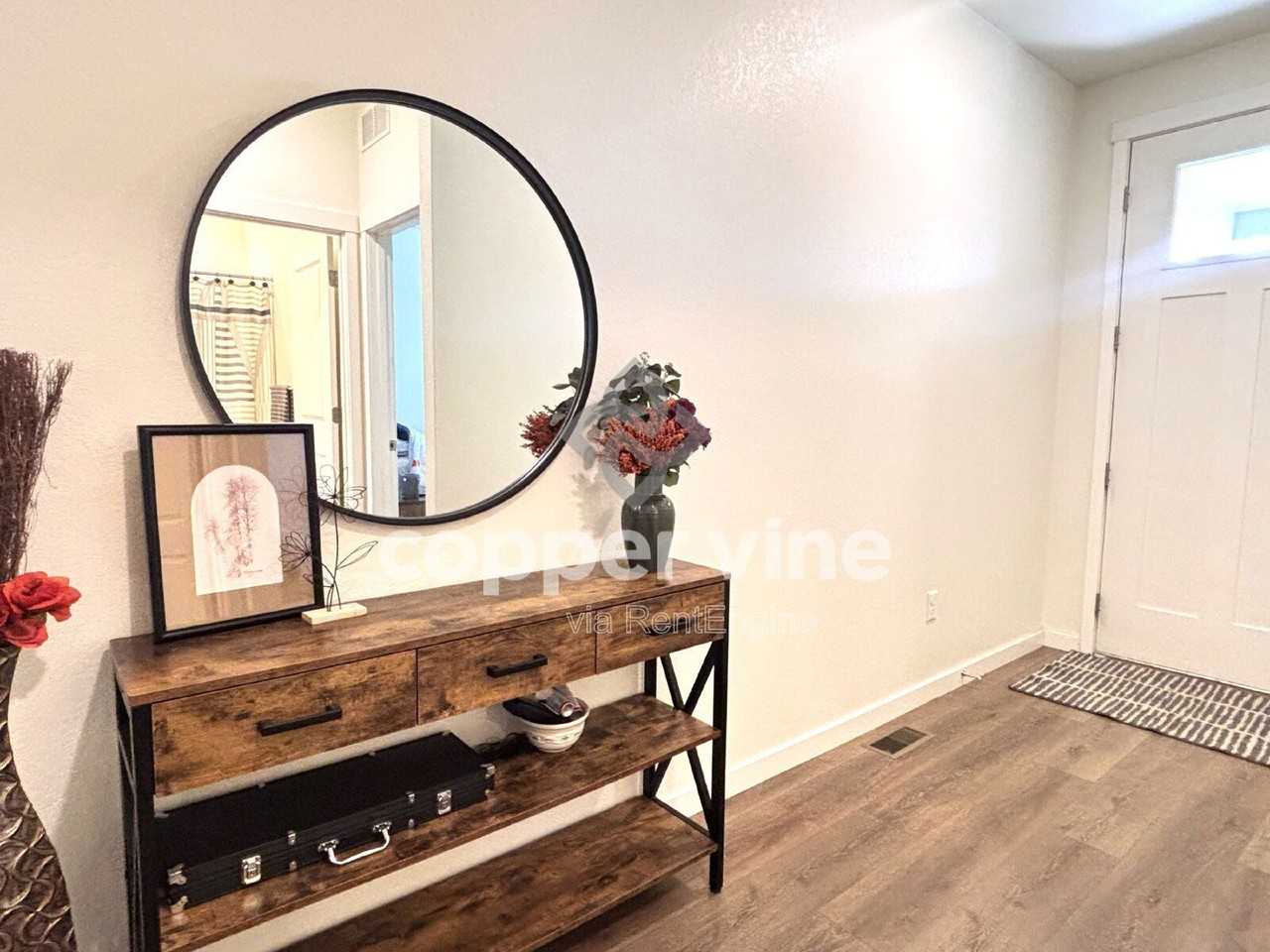 9894 Ceylon St - Photo 5 of 42