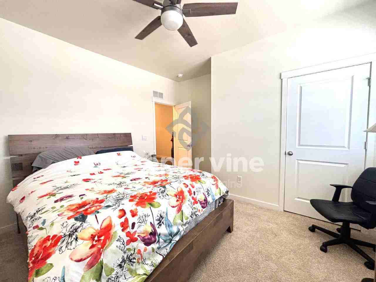 9894 Ceylon St - Photo 7 of 42