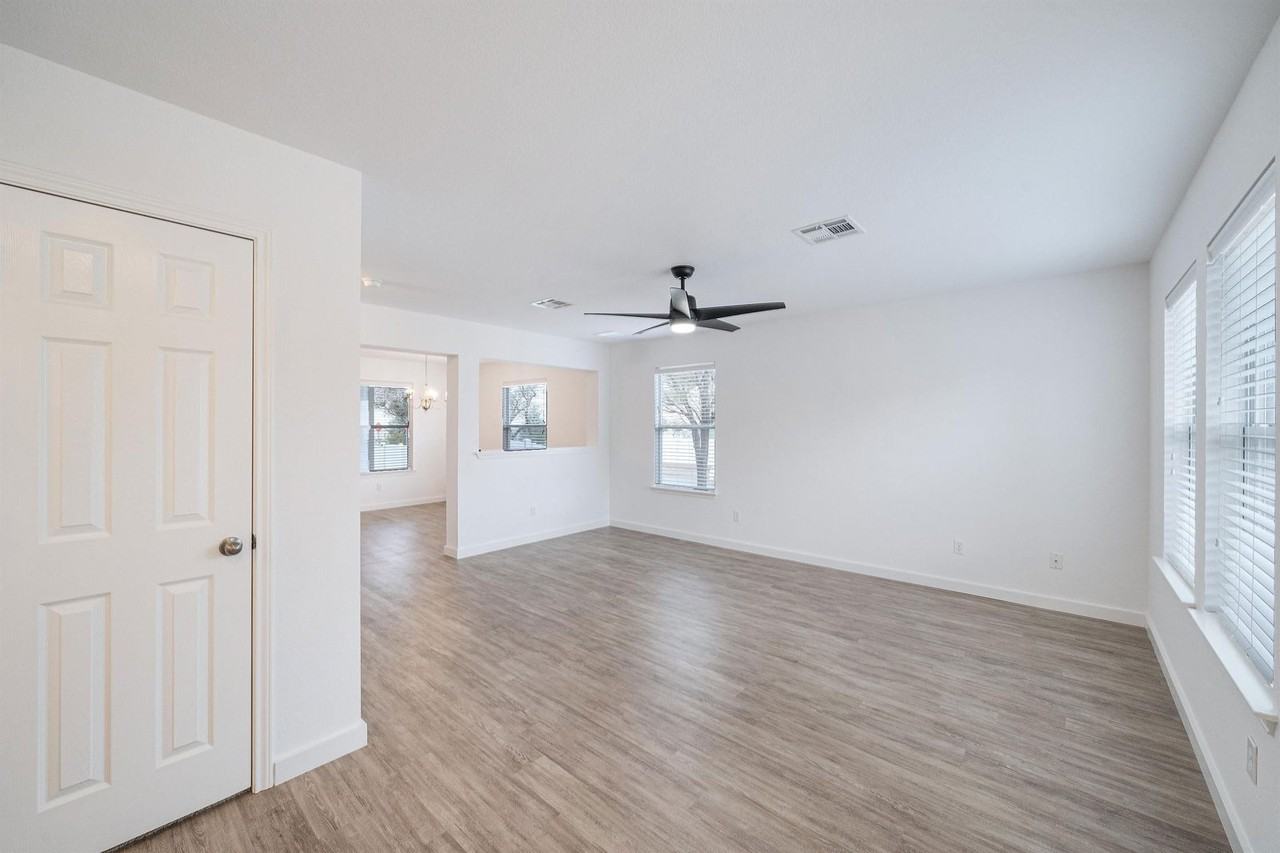 1600 Big Thicket Dr - Photo 4 of 30