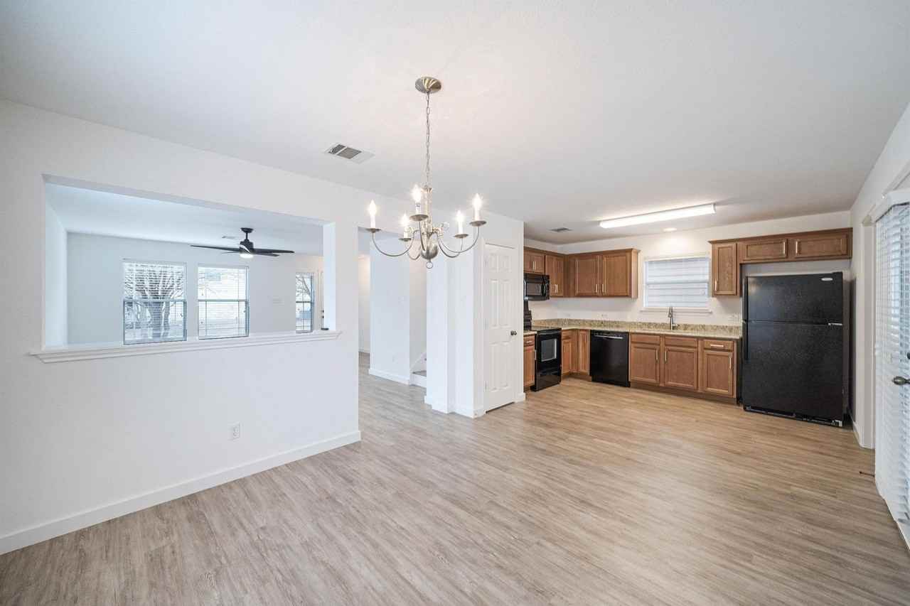 1600 Big Thicket Dr - Photo 7 of 30