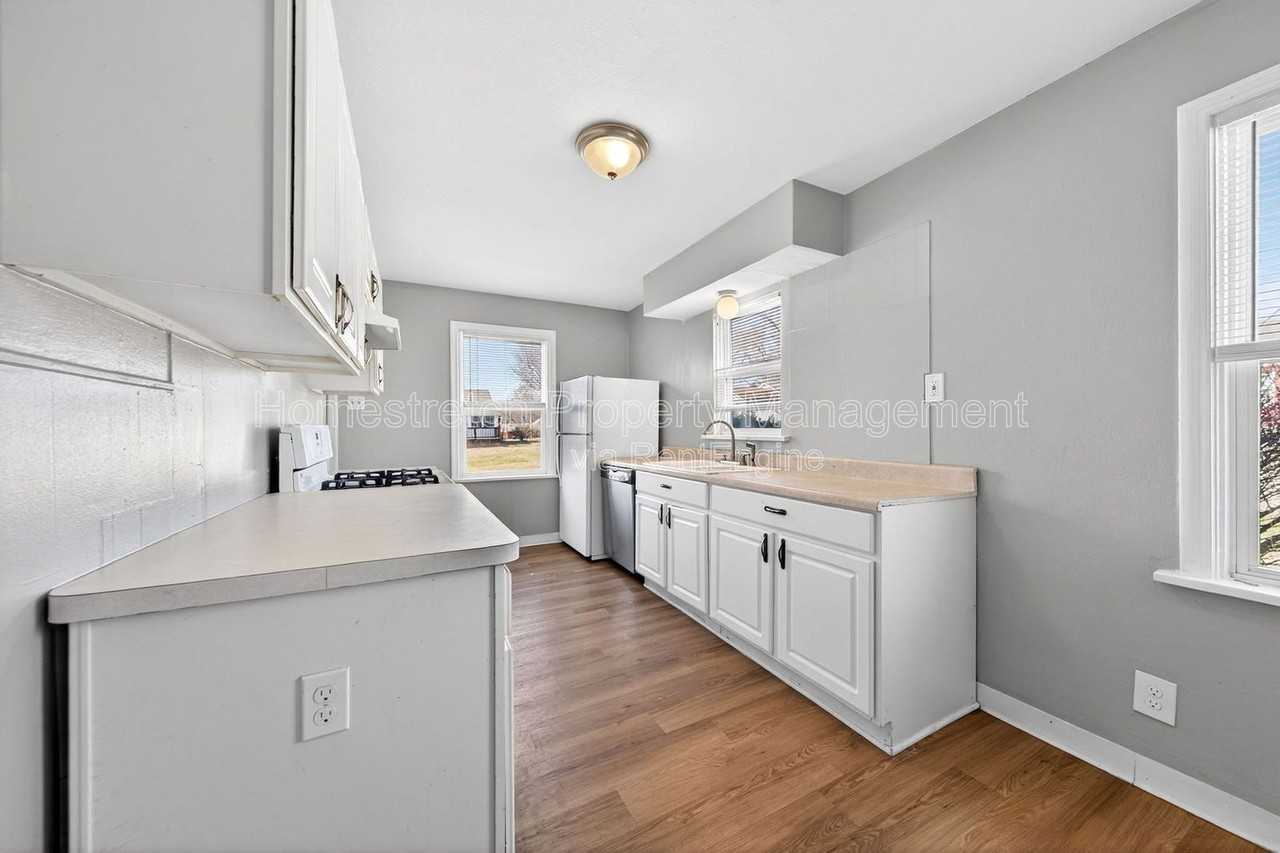 1260 Saint Marie St - Photo 4 of 23