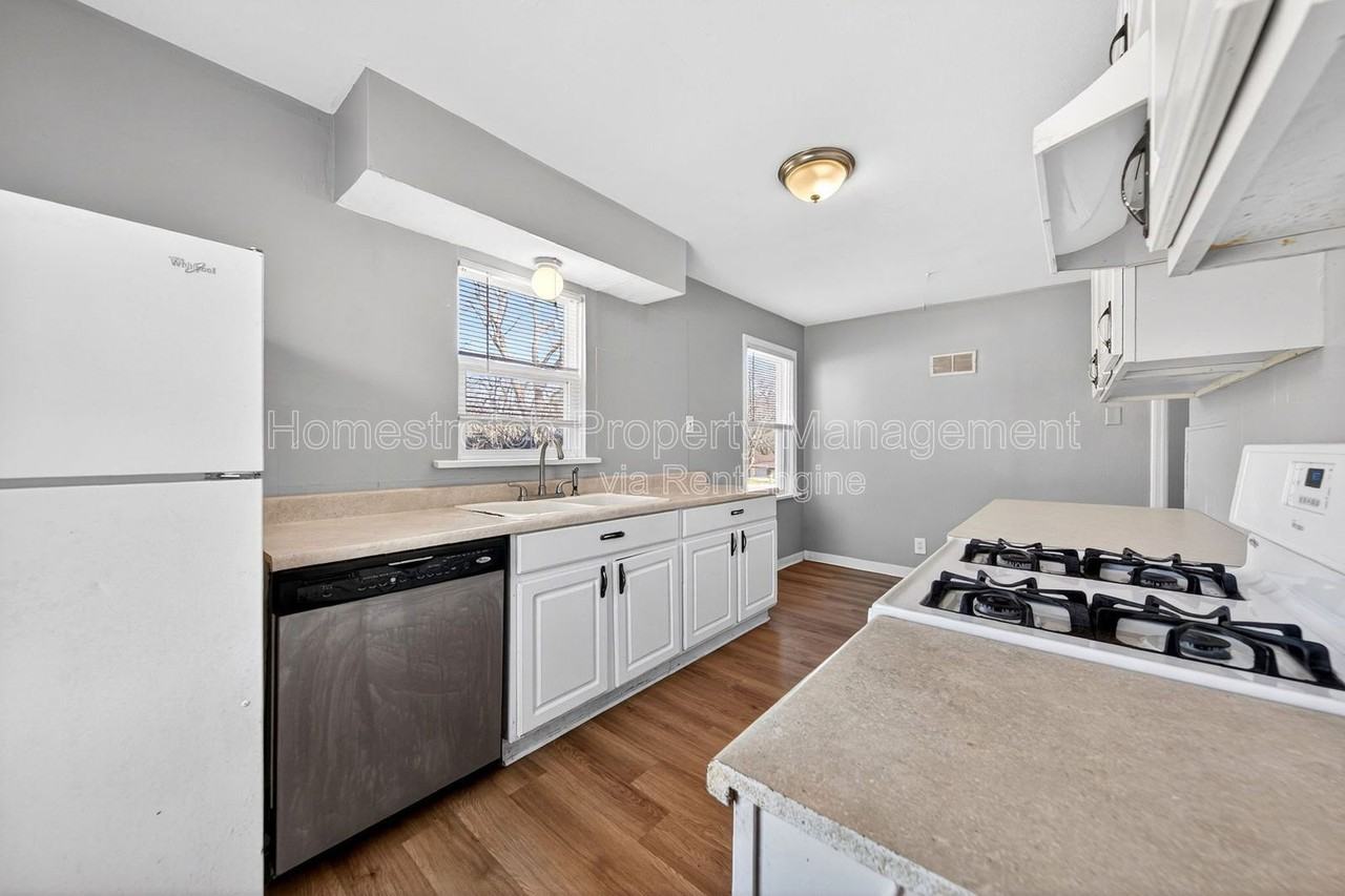 1260 Saint Marie St - Photo 5 of 23