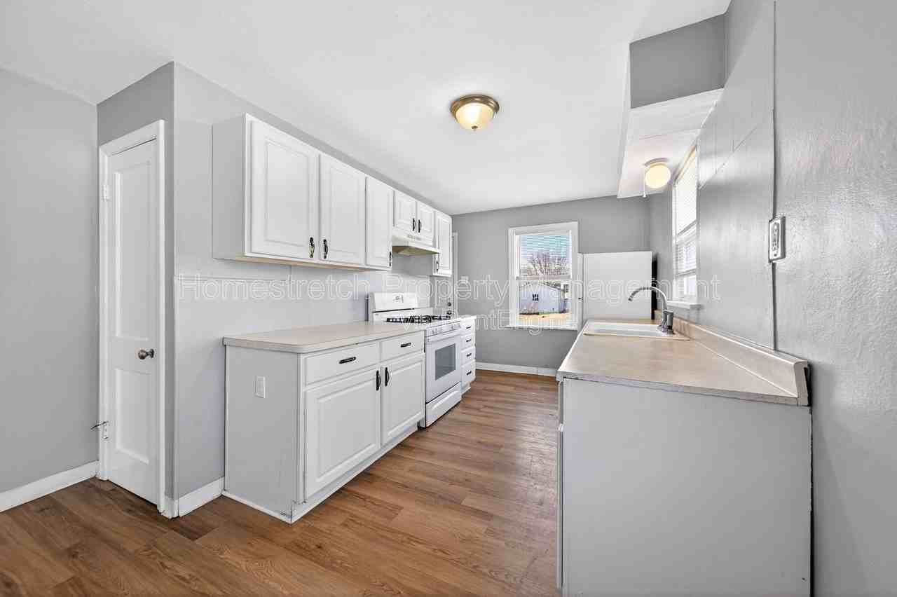 1260 Saint Marie St - Photo 6 of 23