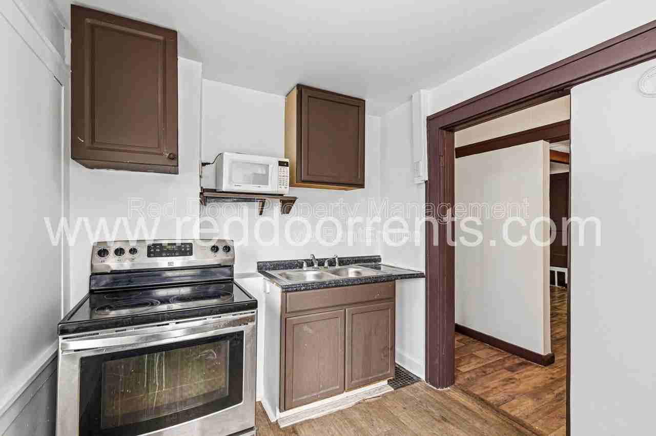 408 N Oakland Ave #A - Photo 4 of 22