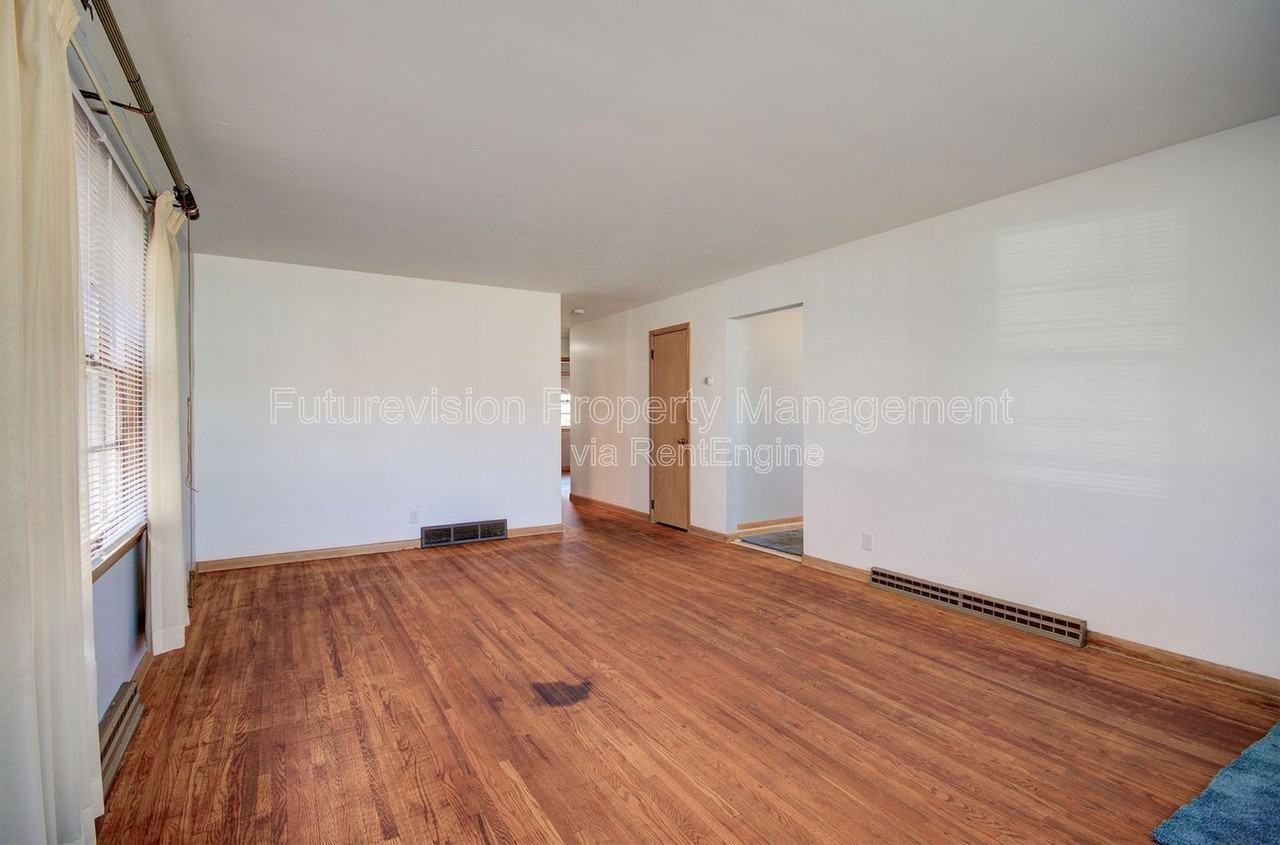 509 E Jefferson St - Photo 3 of 13