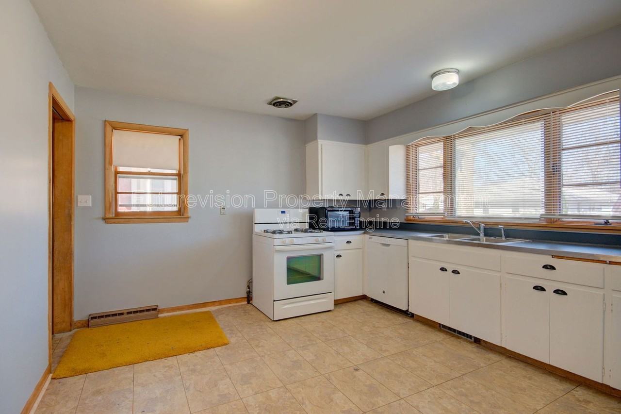 509 E Jefferson St - Photo 5 of 13