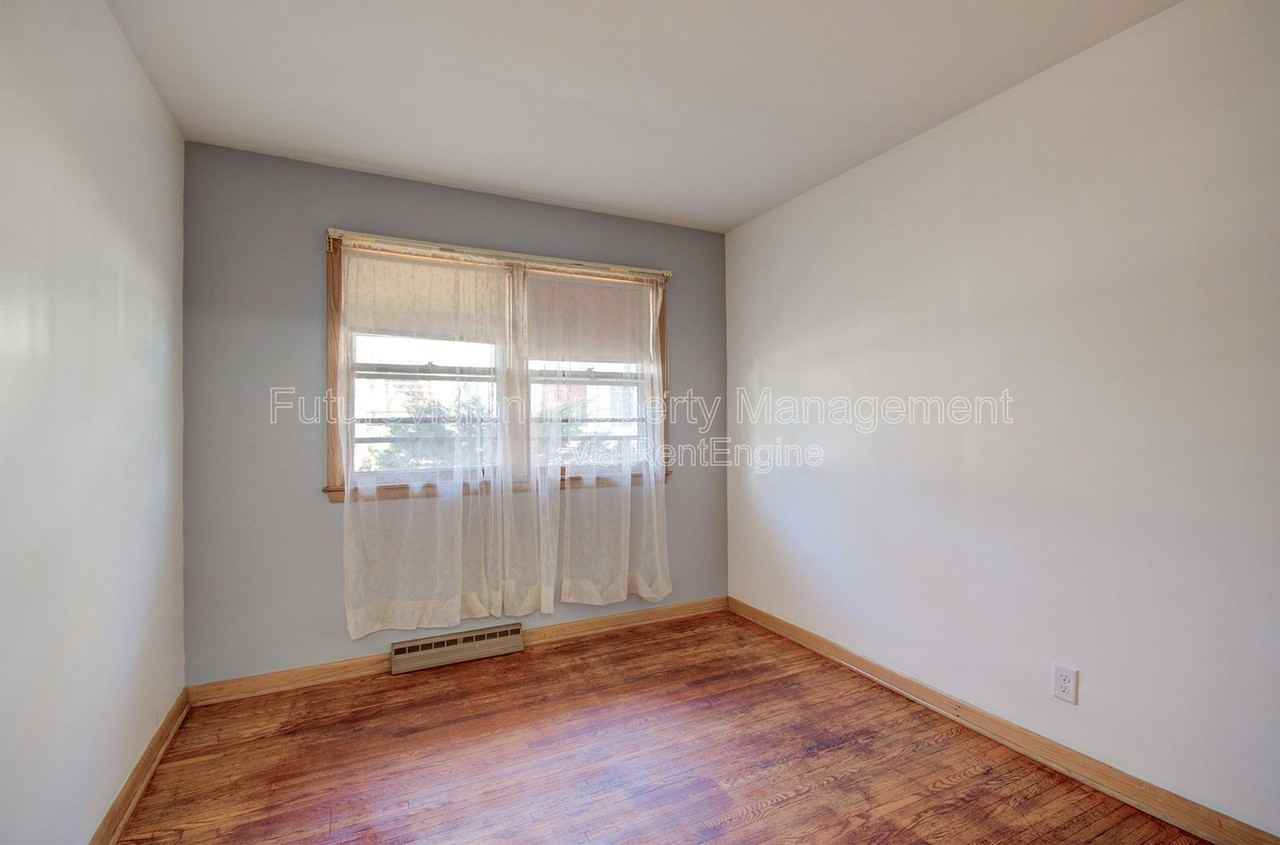 509 E Jefferson St - Photo 7 of 13