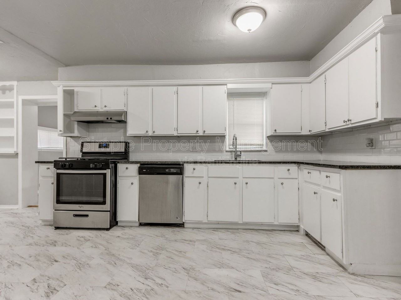 1800 Hampton Dr - Photo 5 of 25