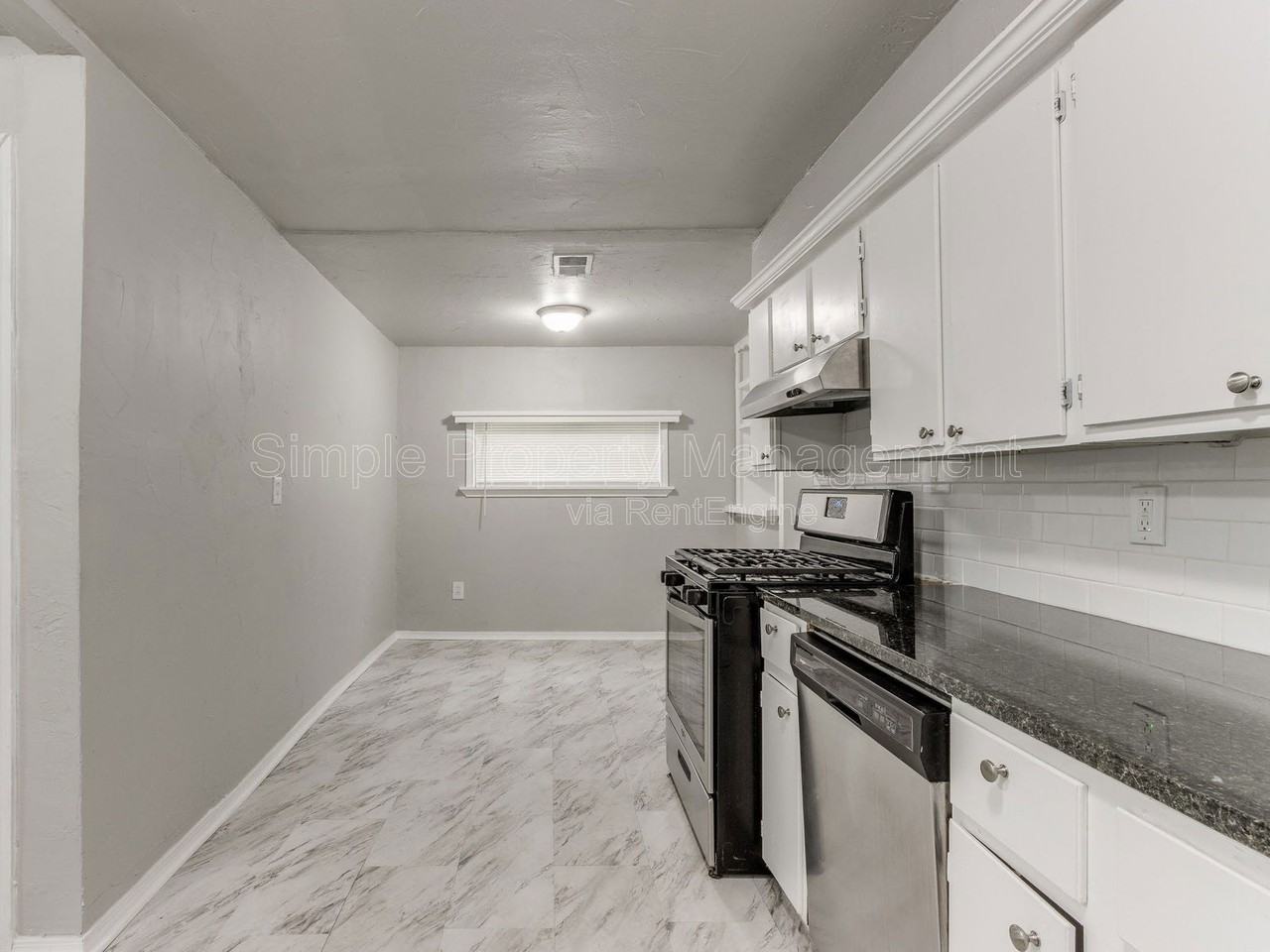 1800 Hampton Dr - Photo 6 of 25