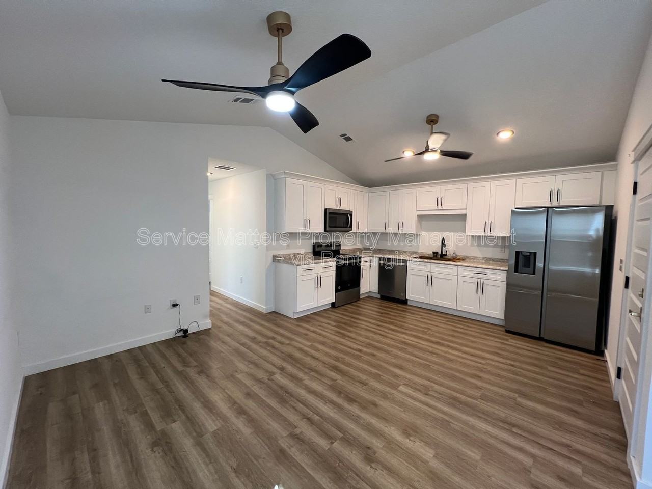 3241 Damon Dr - Photo 6 of 39