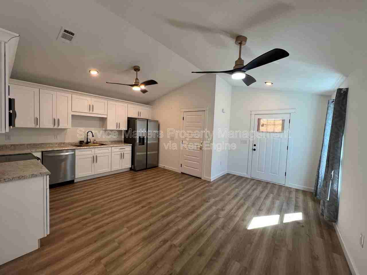 3241 Damon Dr - Photo 7 of 39