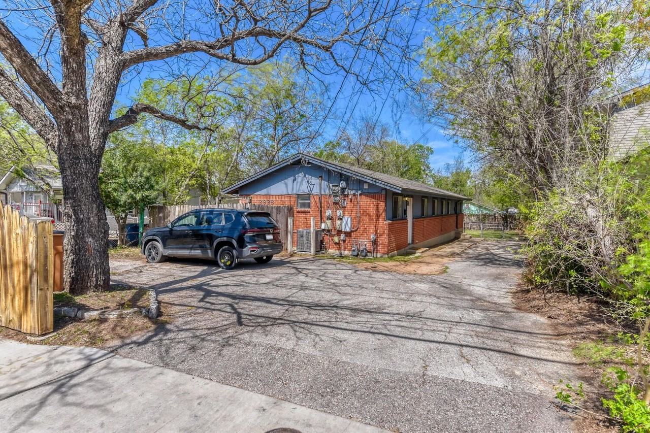 2928 E 12th St #B - Photo 3 of 20