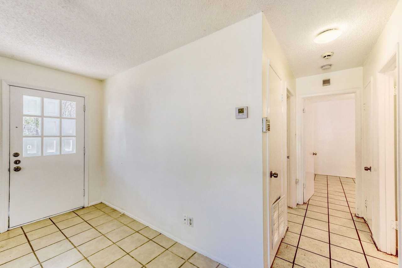 2928 E 12th St #B - Photo 4 of 20