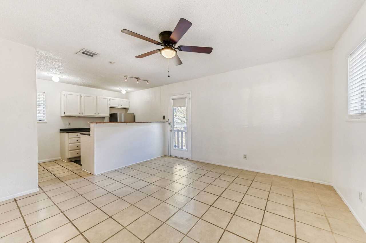 2928 E 12th St #B - Photo 5 of 20