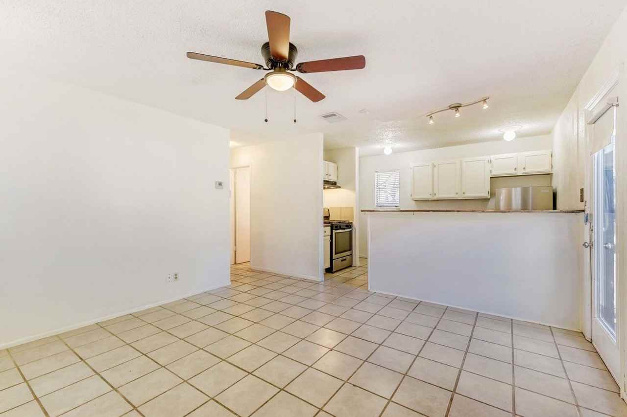 2928 E 12th St #B - Photo 6 of 20