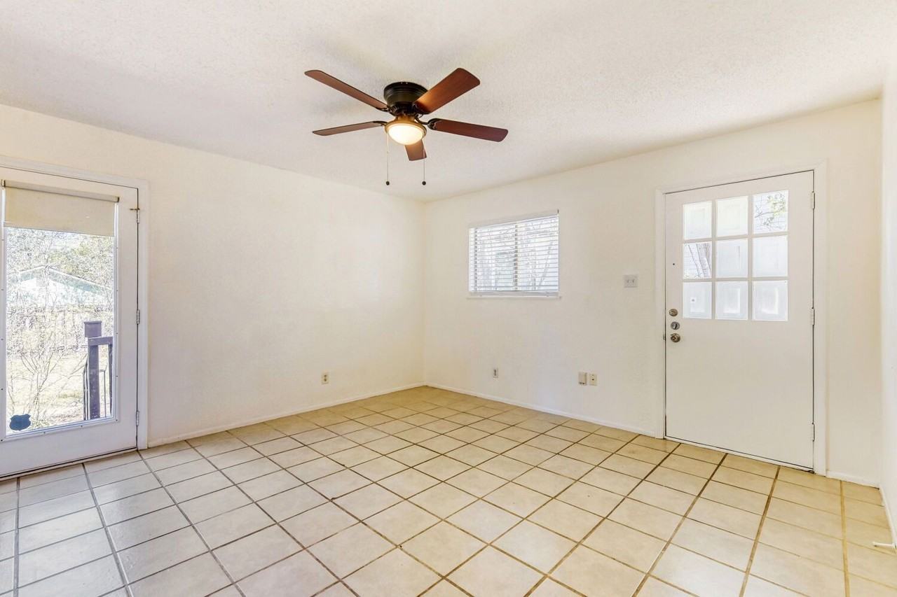 2928 E 12th St #B - Photo 7 of 20